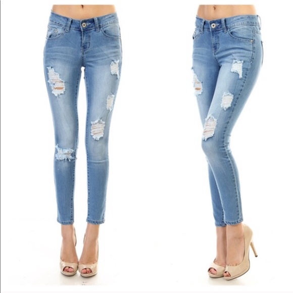 Denim - 🆕Distressed light wash skinnies